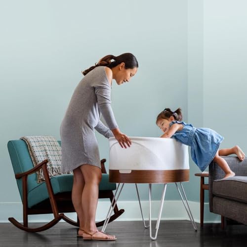 SNOO Smart Sleeper Baby Cot - Bedside Crib, Automatic Rocking, White Noise - Ideal for Newborns to 6 Months - Natural Sleep Training